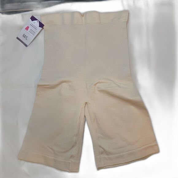 Empetua High Waisted Shaper Short Size Medium / Large - Picture 3 of 7